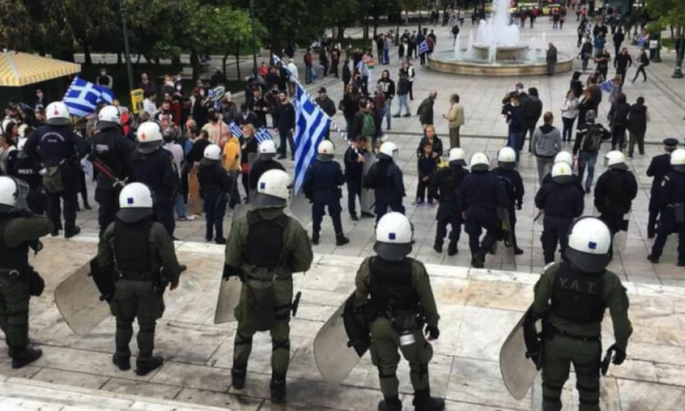 Ο κορoνοϊός κολλάει μόνο πατριώτες